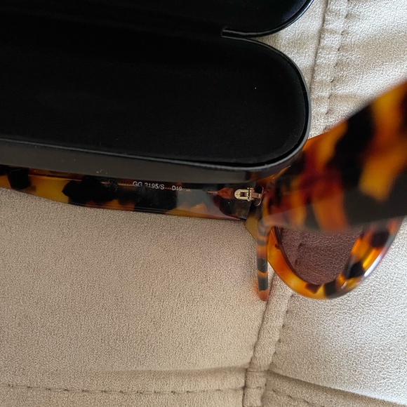 GUCCI Tortoiseshell Frame Sunglasses - GG2195/s D19 main image 4
